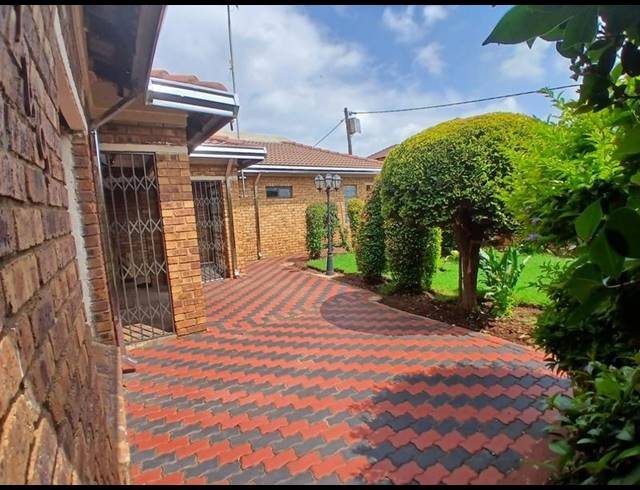 3 BEDROOM HOUSE FOR SALE IN RONDEBULT